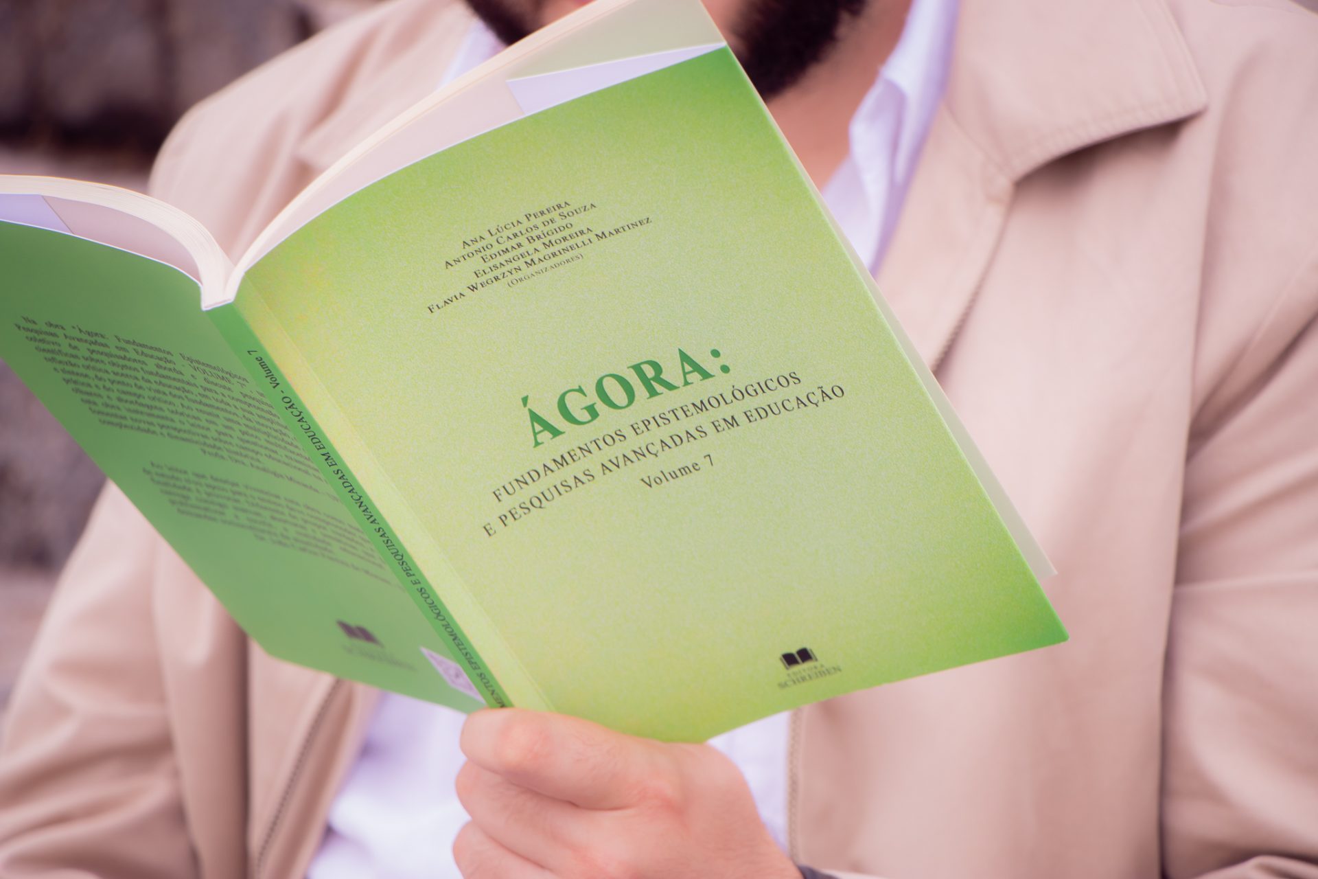 Egressos da UEPG lançam coletânea sobre educação