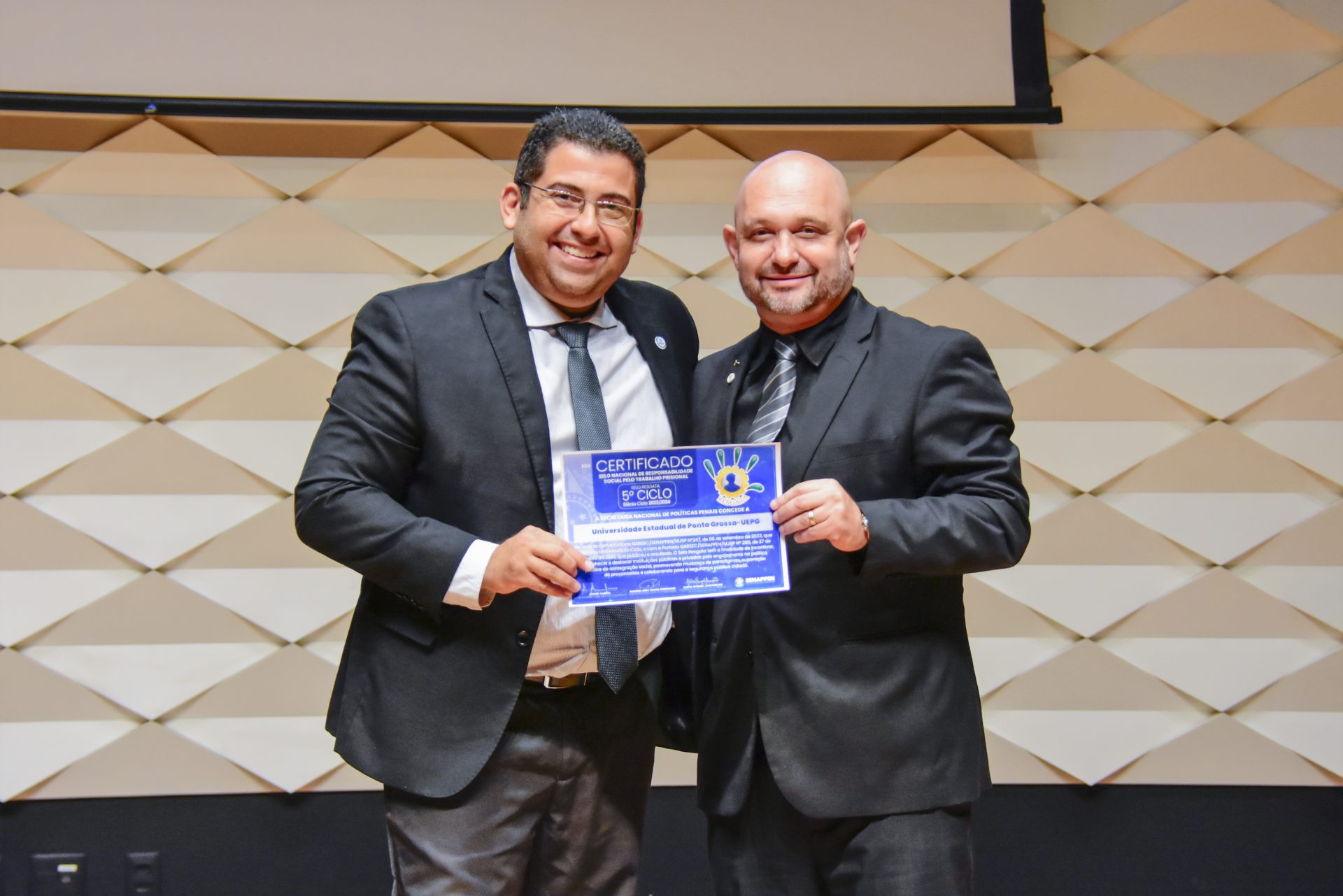 UEPG recebe prêmio do Selo Resgata pelo Projeto Nupem