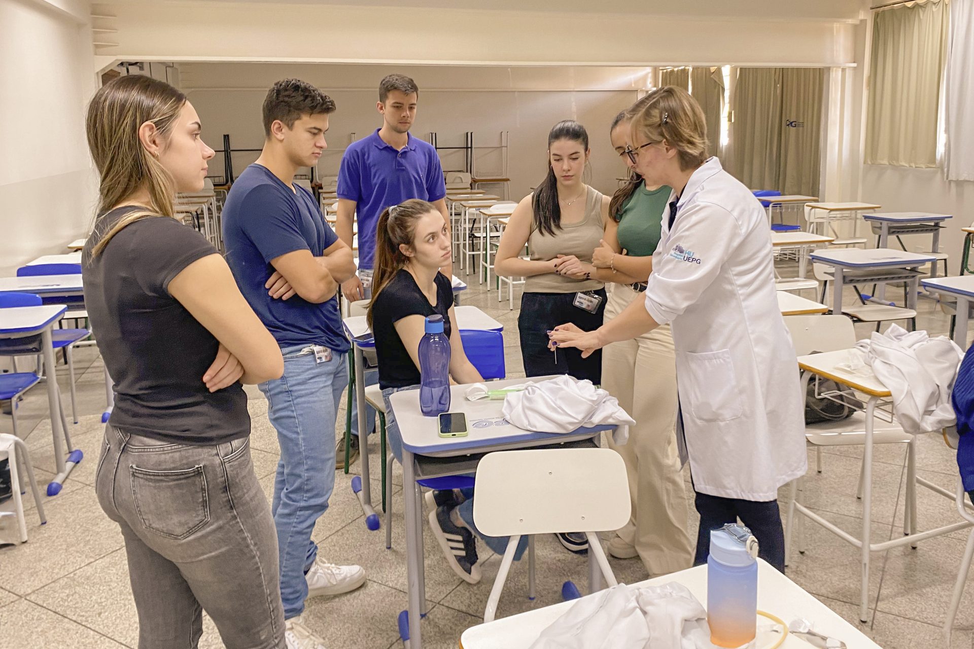 Alunos de Medicina da UEPG participam de treinamento sobre acessos e controle de infecções