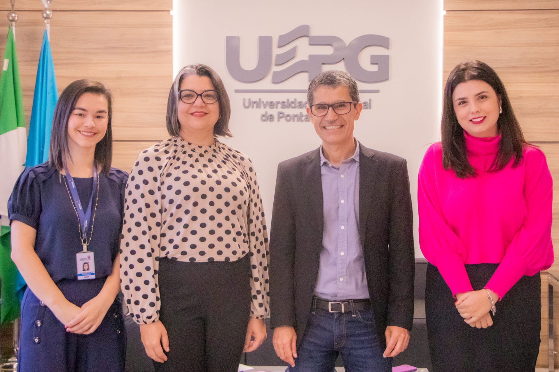 UEPG apresenta políticas afirmativas para mulheres em reunião com Secretaria