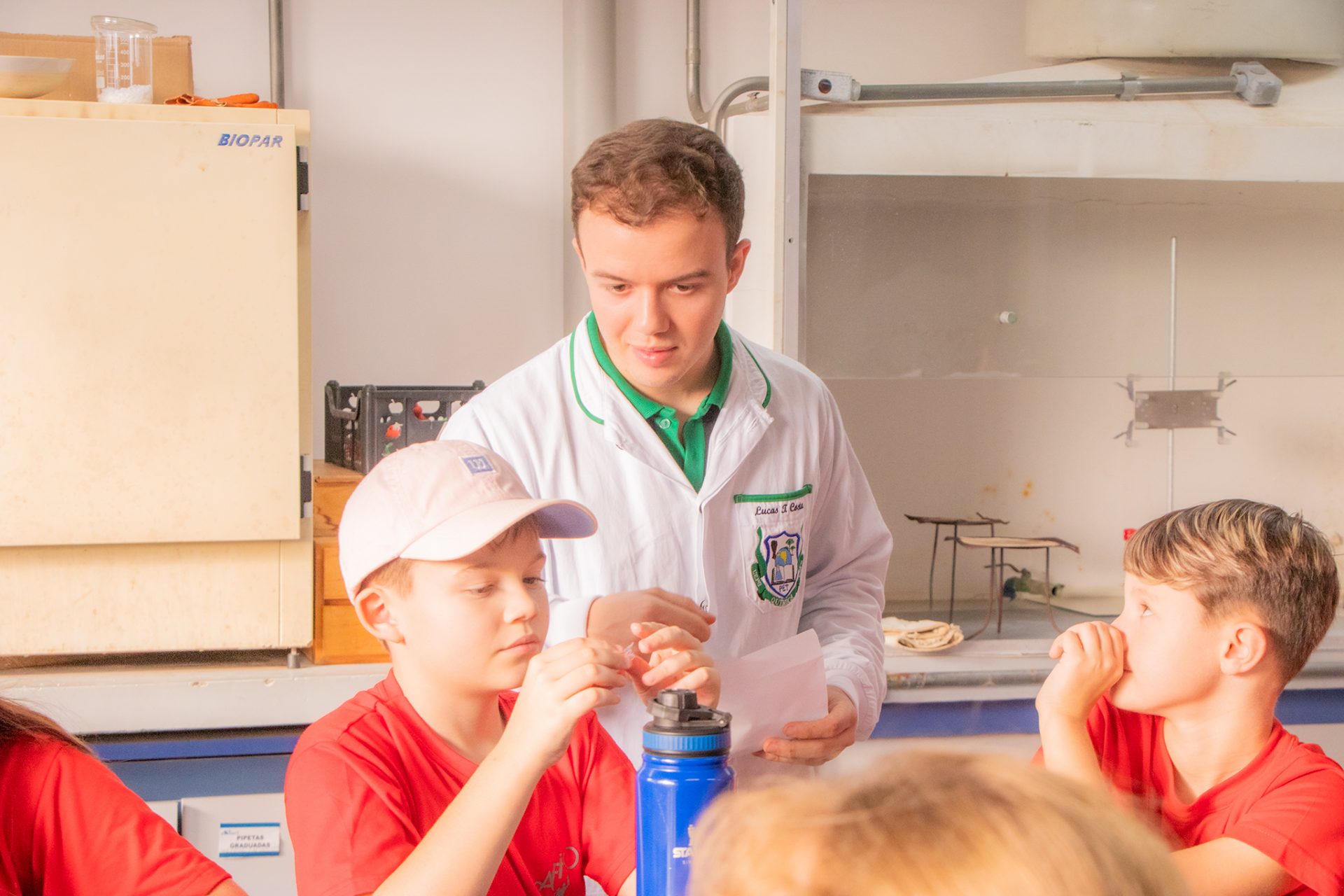 Projeto PET de Química recebe crianças para aula sobre os R’s da sustentabilidade