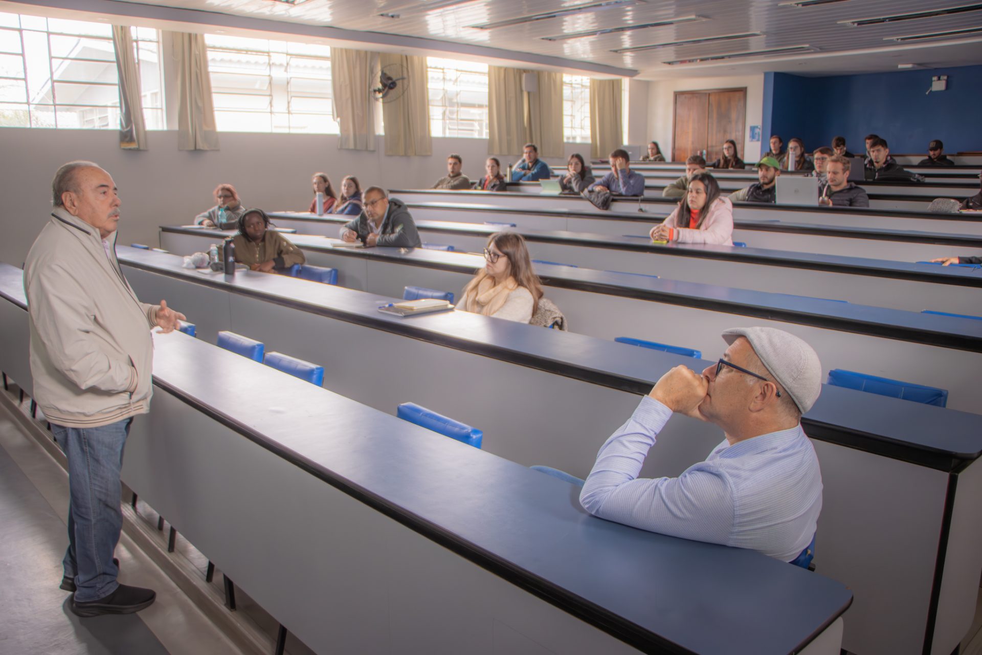 UEPG recebe pesquisador referência em estudos agrogenômicos