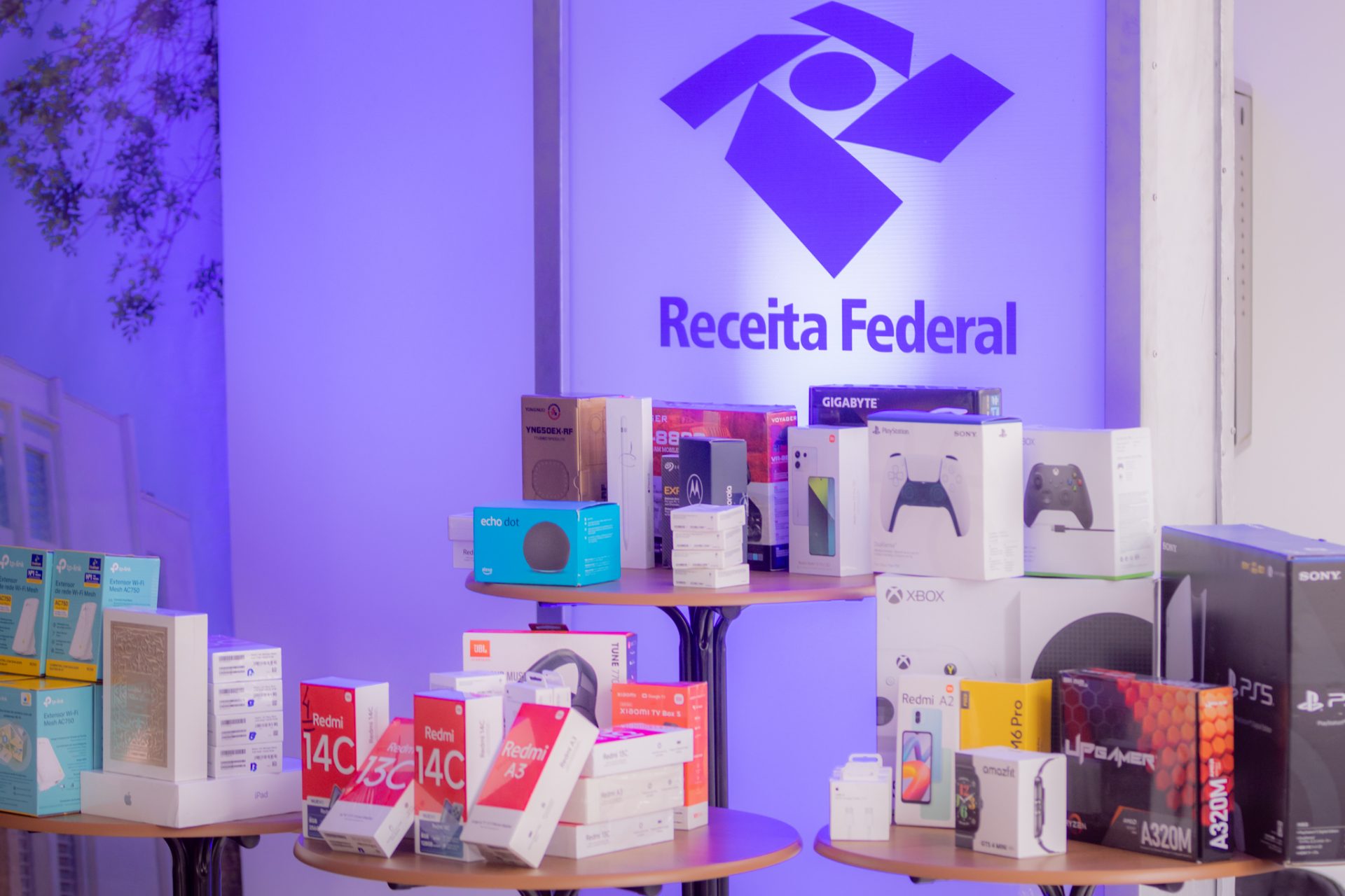 Prae-UEPG realiza bazar com produtos apreendidos pela Receita Federal