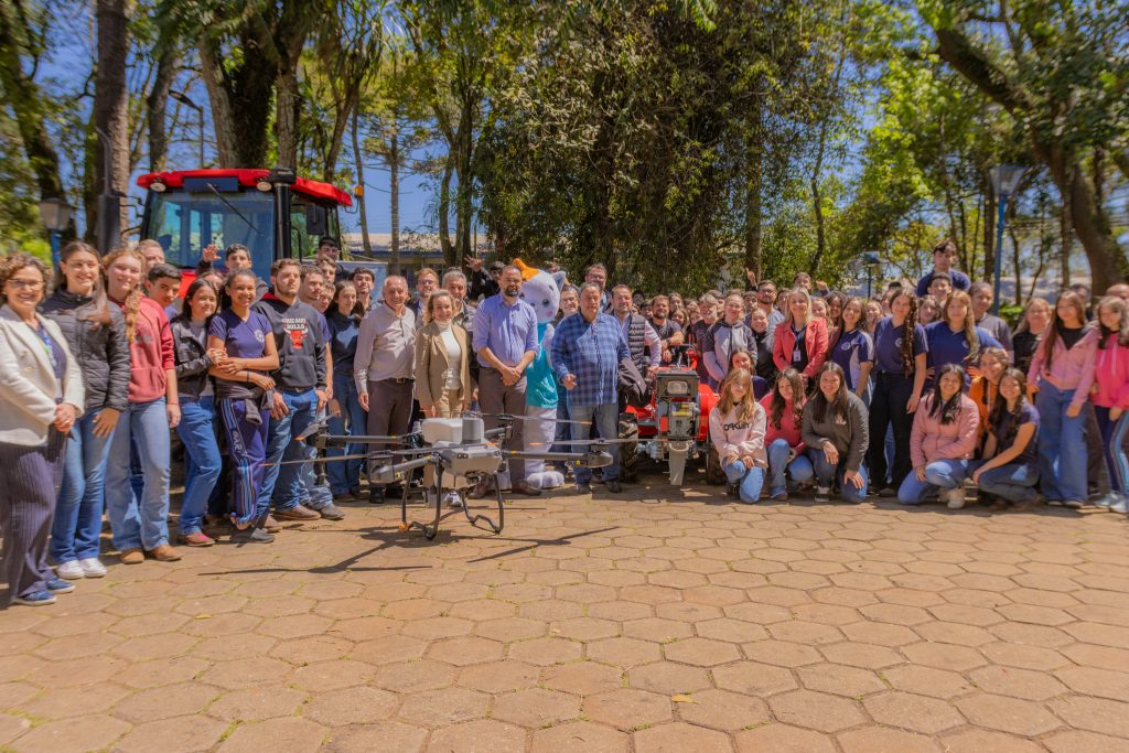 Colégio Agrícola da UEPG recebe equipamentos da Seed-PR