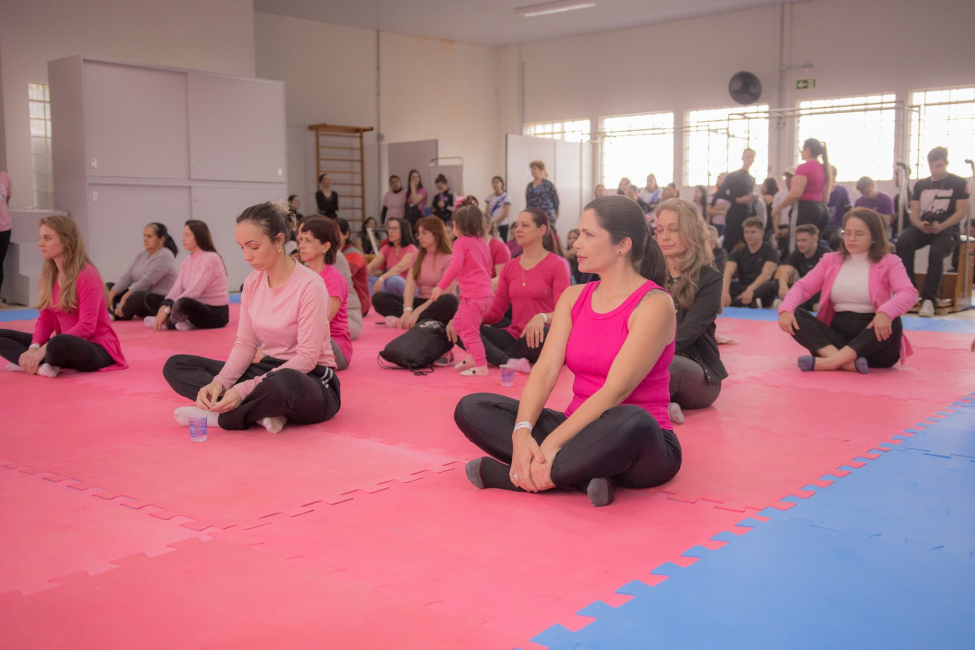 Outubro Rosa traz conscientização e promoção da saúde para servidoras e alunas