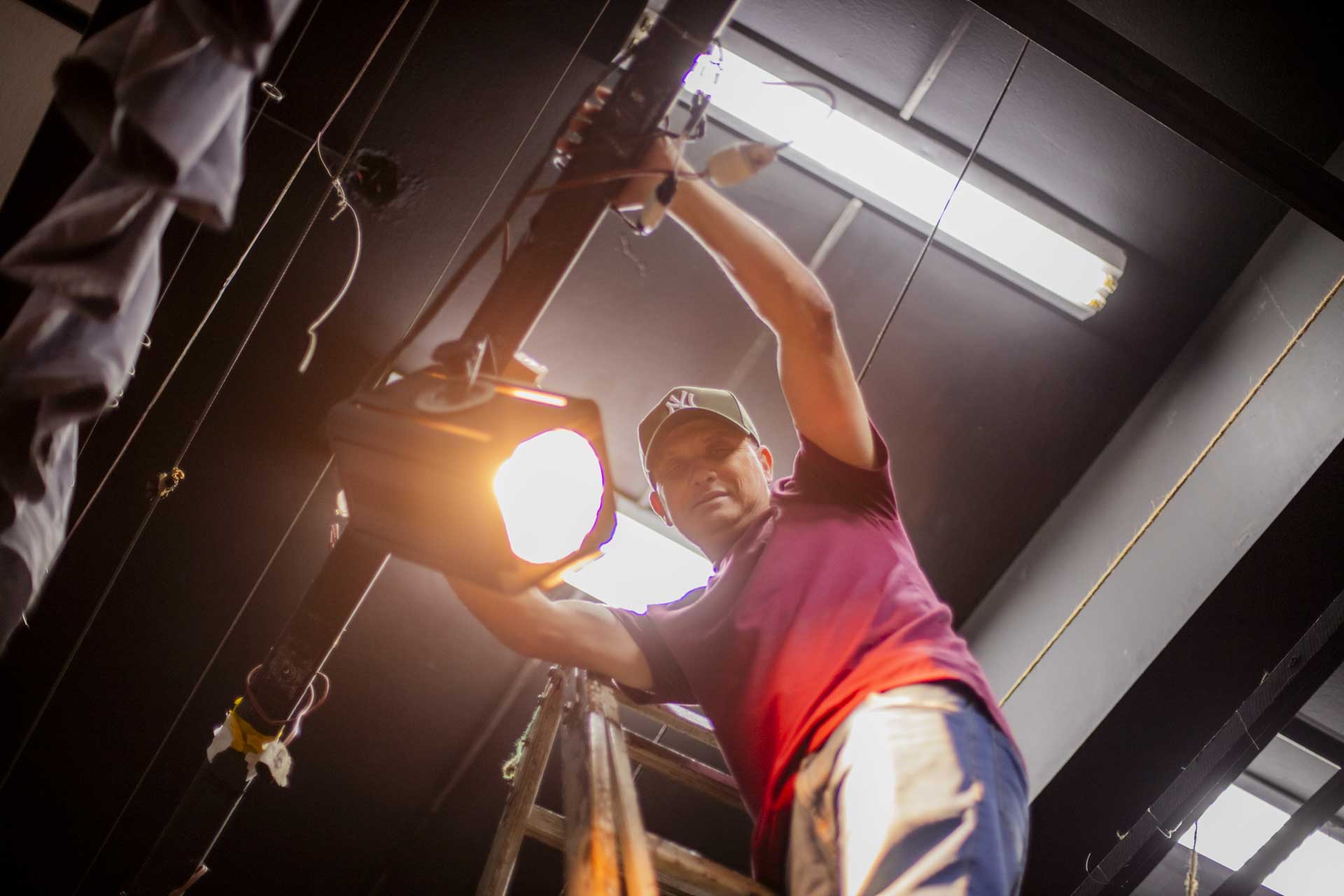 Nos bastidores: Vavá, o servidor que há 30 anos ilumina o Fenata