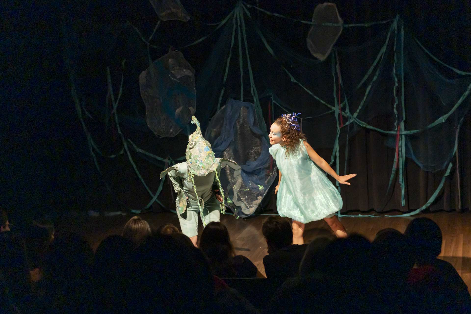 Projeto da UEPG leva ciência, extensão e pesquisa por meio de teatro para público infantil