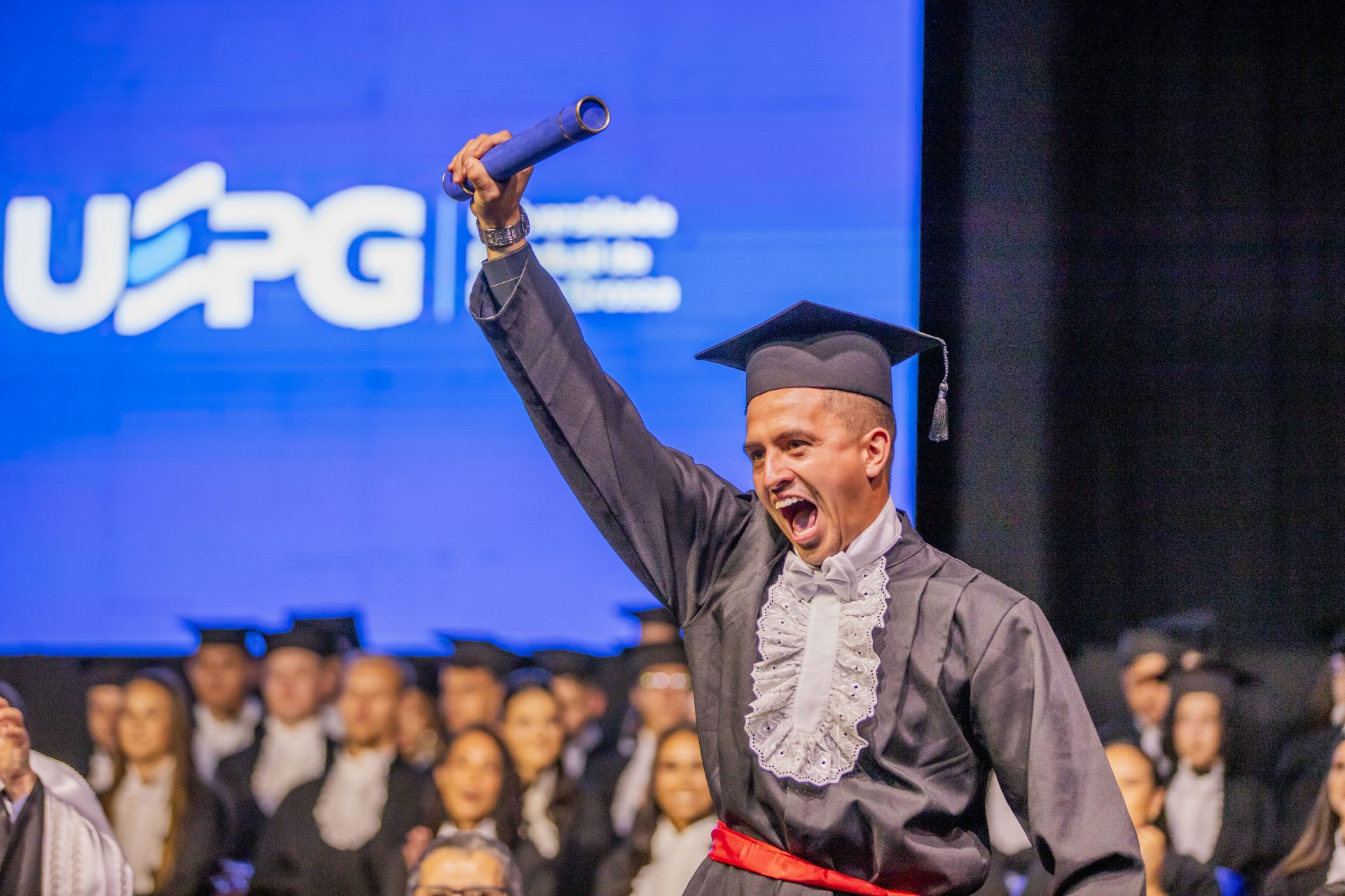 UEPG fornece formatura gratuita para 1.039 estudantes com foco em integração e diversidade