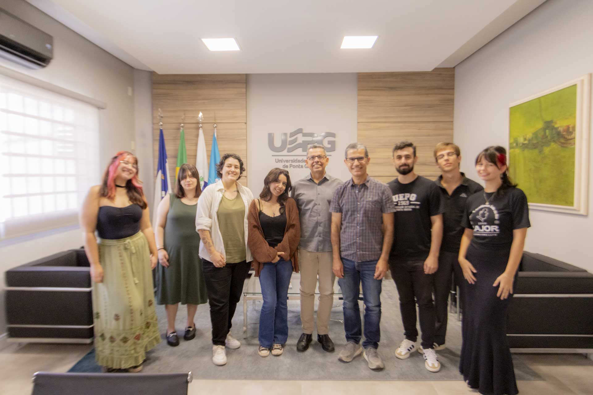 Reitoria da UEPG recebe nova gestão do DCE