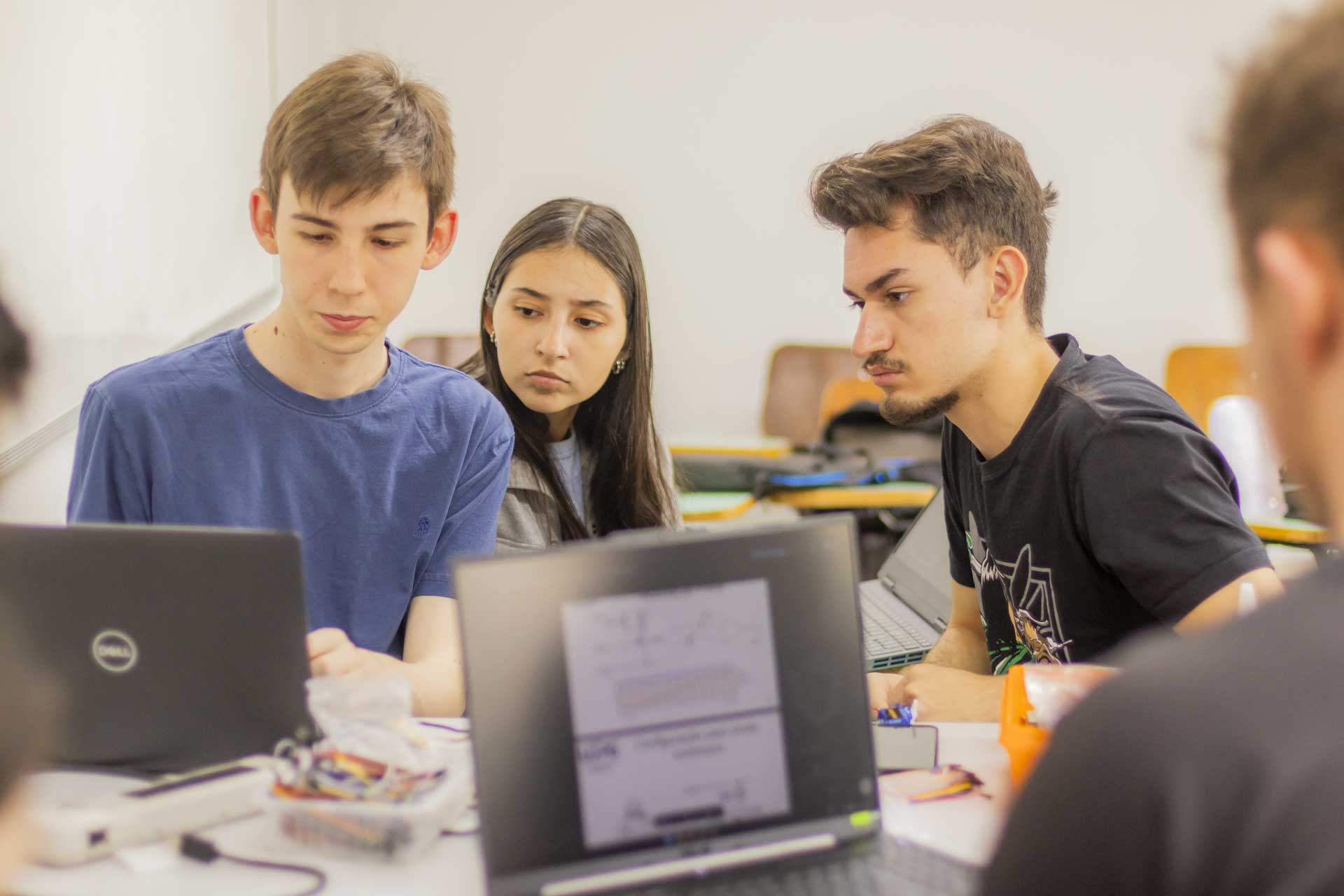 Governo do Paraná abre 10 mil vagas para curso de computação da Google