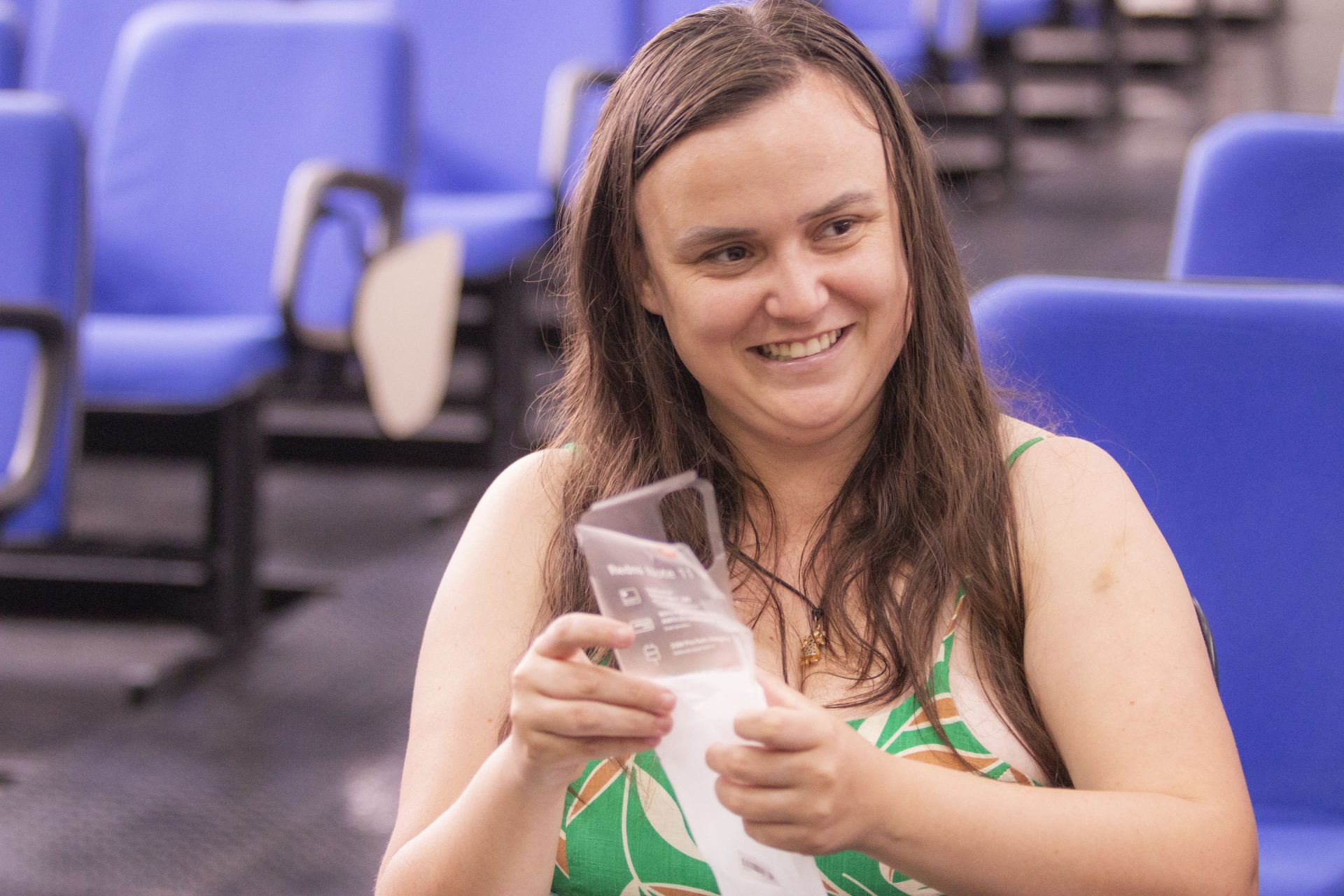 UEPG realiza evento de inclusão digital e apoio didático com entrega de celulares a alunos