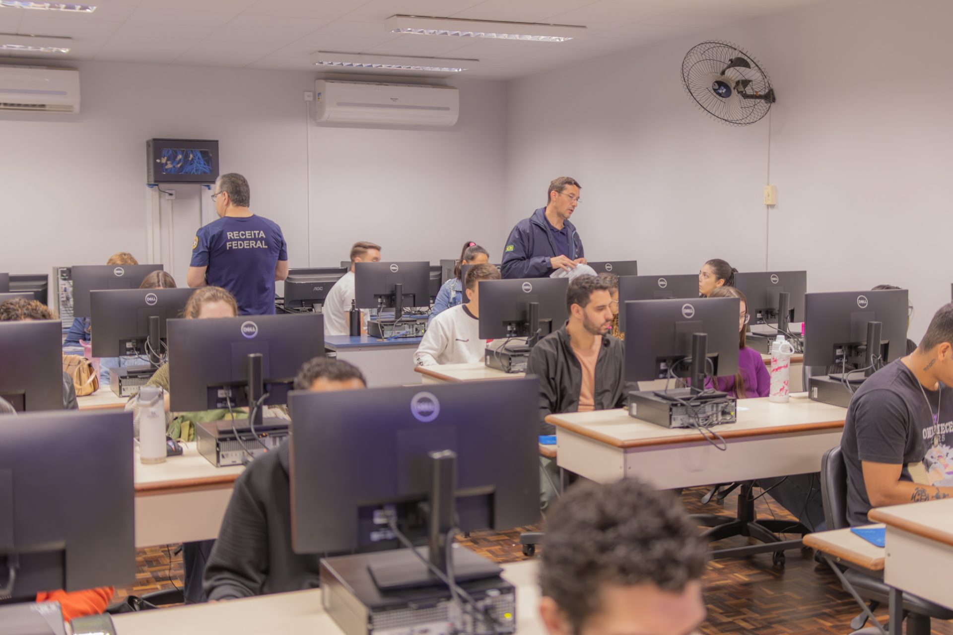 NAF-UEPG realiza oficina para alunos sobre o IRPF 2026 e divulga atendimentos descentralizados para a comunidade