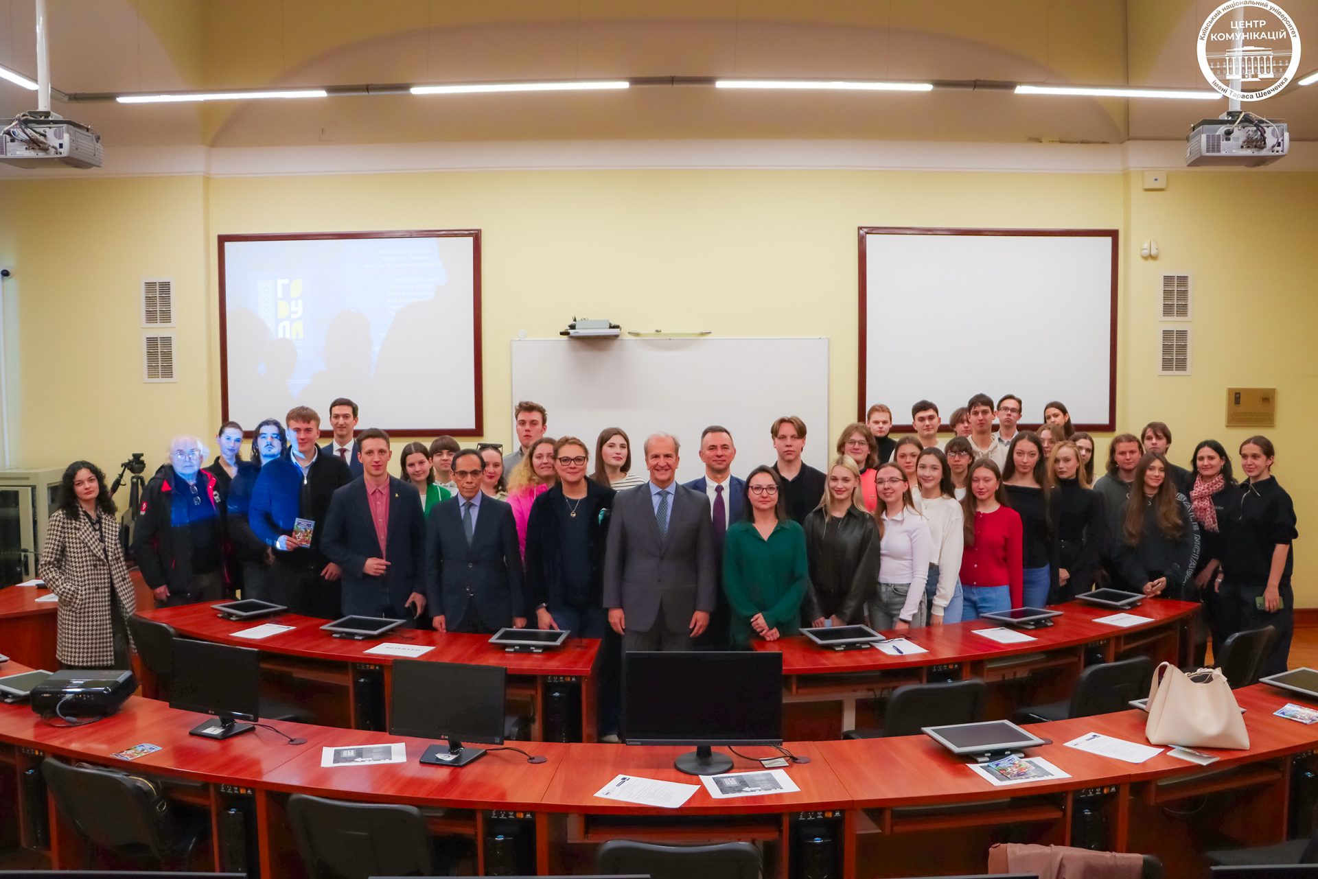 UEPG participa de exibição do documentário Rodyna em Kyiv