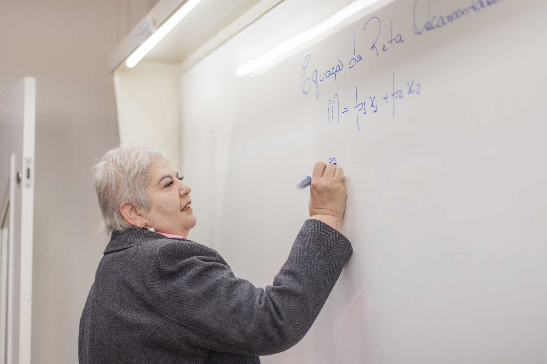Professora da UEPG lança livro sobre economia paranaense
