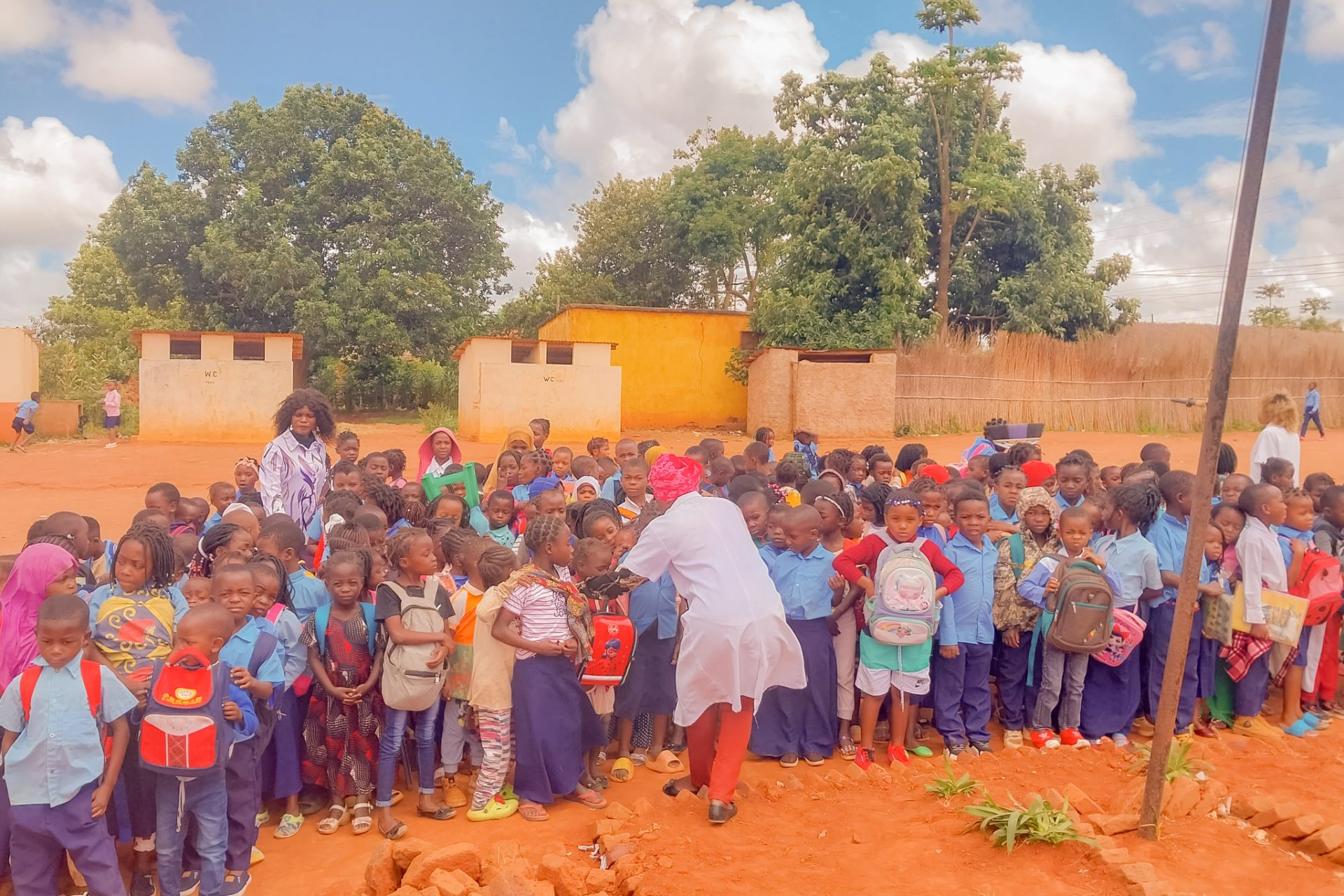 Projeto da UEPG promove formação de professores e leva melhorias para escola em Moçambique
