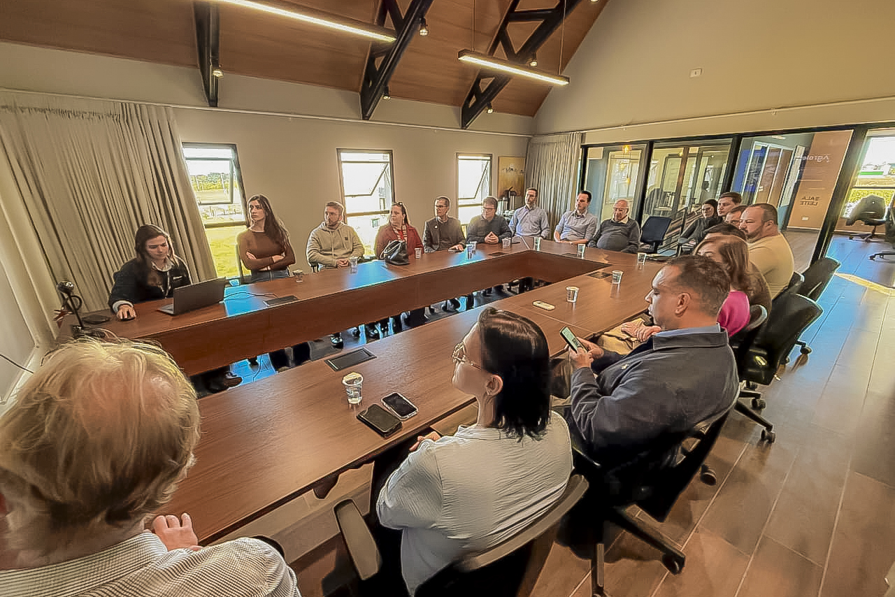 Comitiva da UEPG visita Parque Tecnológico Agroleite