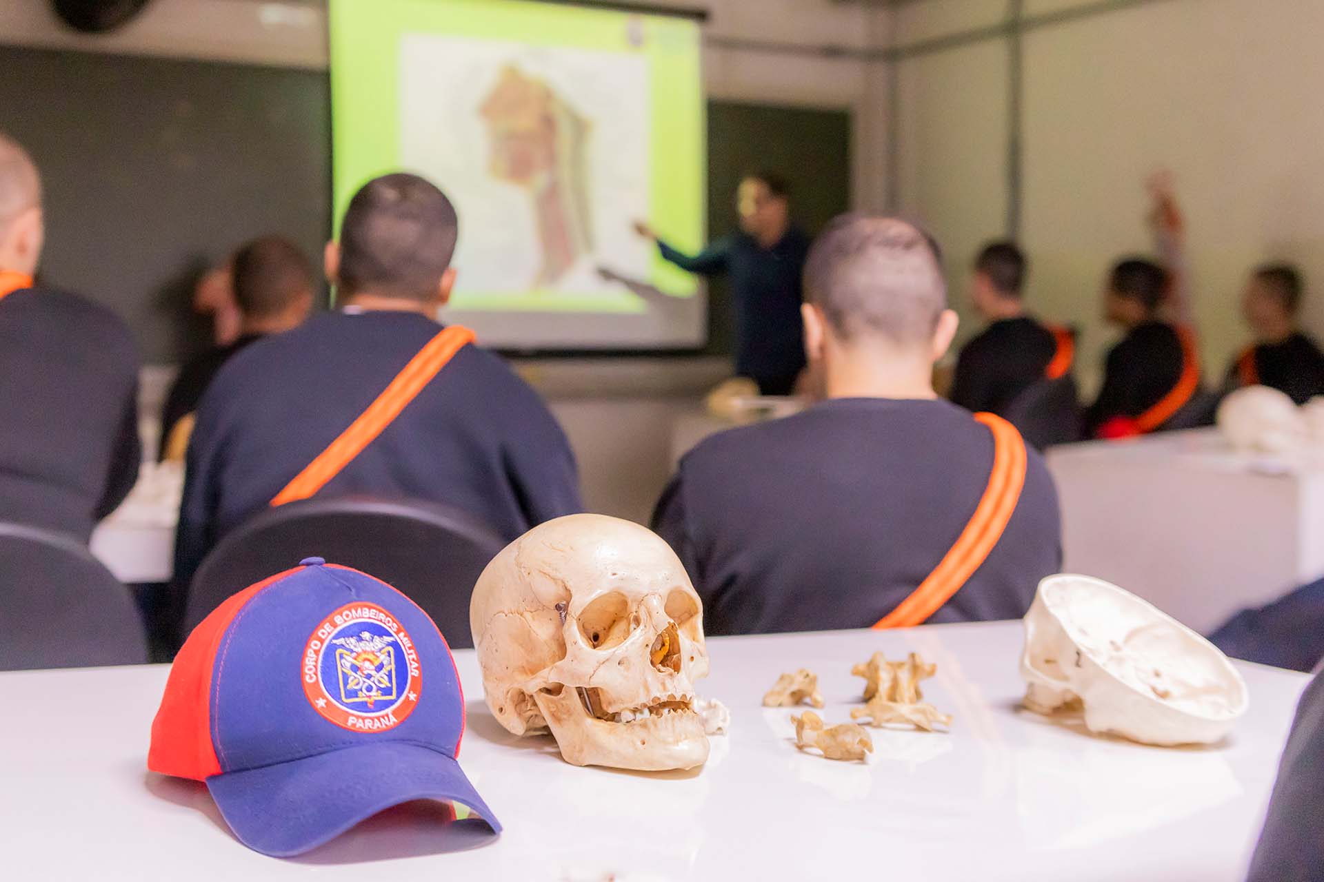 Corpo de Bombeiros do Paraná tem aula prática no Laboratório de Anatomia da UEPG