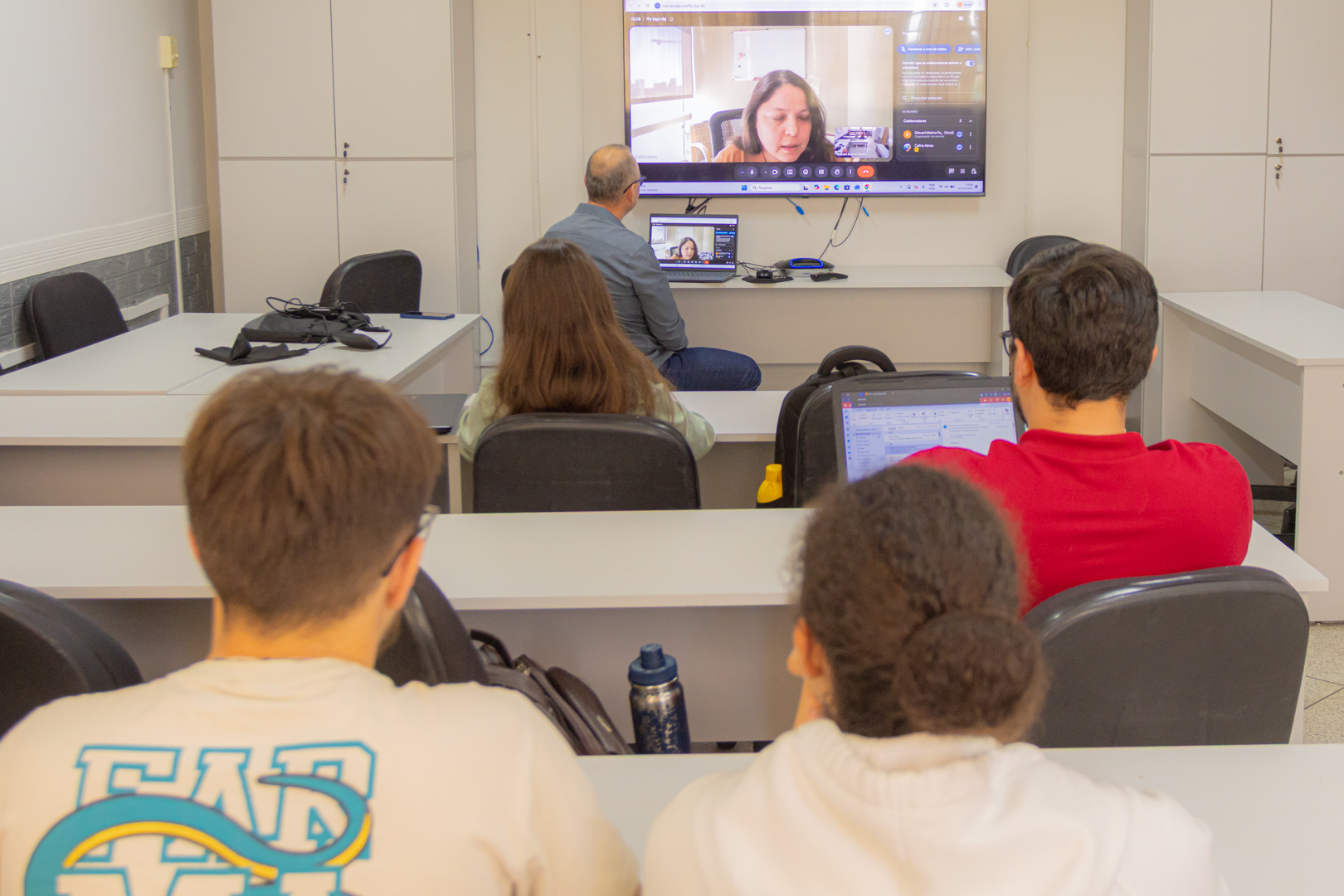 Pesquisadora da Johns Hopkins University School of Medicine ministra aula na UEPG